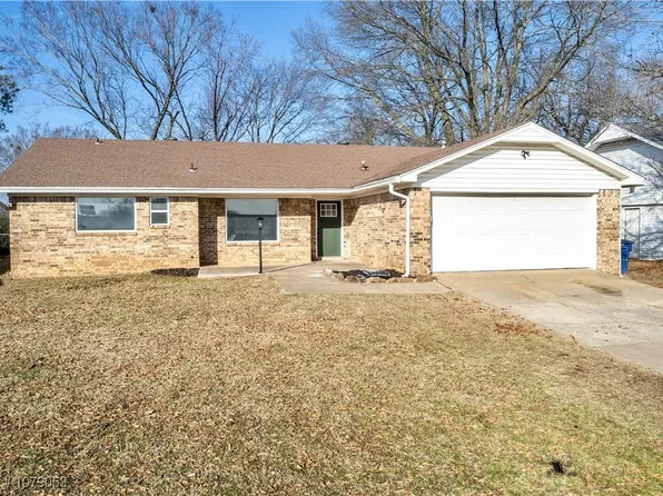 514 Juniper Ln, Muldrow, OK 74948