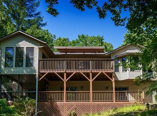 136 Galuyasdi Ct, Brevard, NC 28712