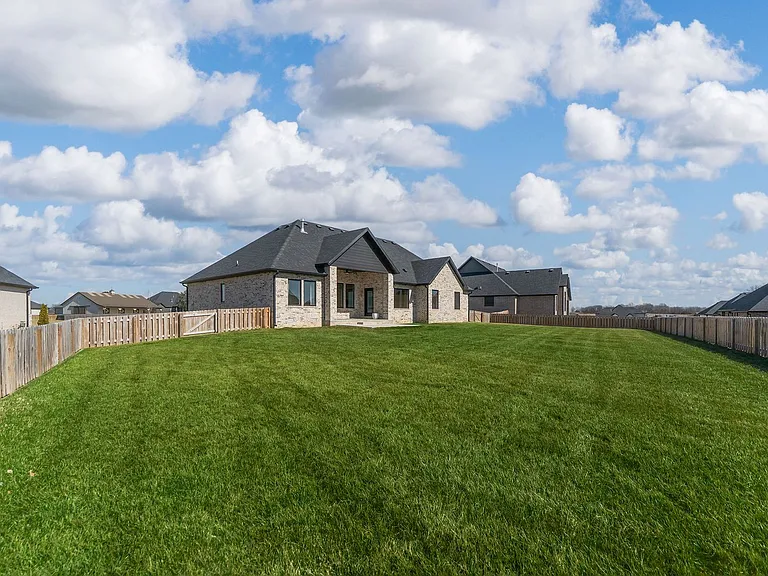 4464 E Lancaster Way — Photo 36