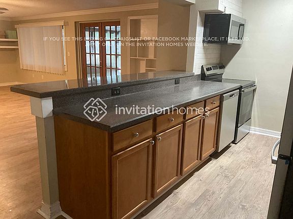 5th image of 128 Eastway Dr