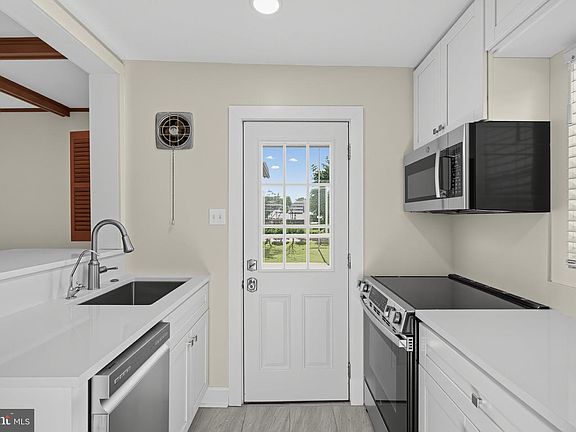 4th image of 222 Berlin Rd