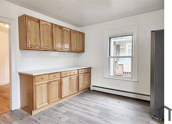 4th image of 202 Harral Ave #B