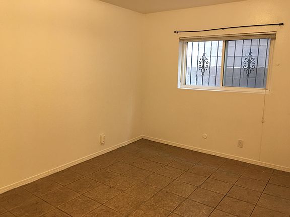 5th image of 1906 Buena Vista Dr SE #B