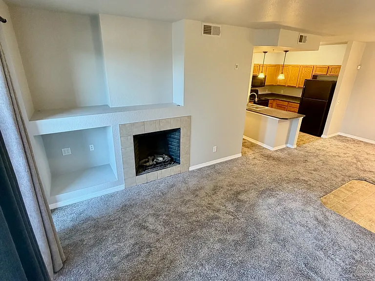 2133 Krisron Rd #B-207 — Photo 4