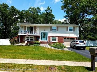 4 Burdge Dr, Howell, NJ 07731