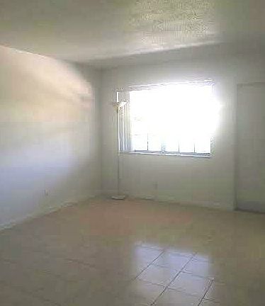 4th image of 2050 NE 39th St #301N