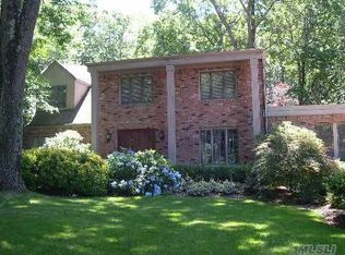 3 Birch Ct, Oyster Bay, NY 11771