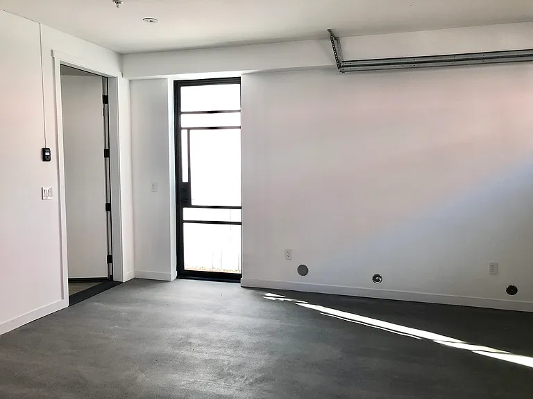 1317 Cabrillo Ave — Photo 40