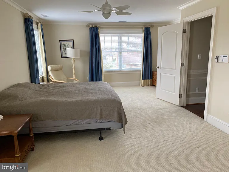 2138 Patrick Henry Dr — Photo 28