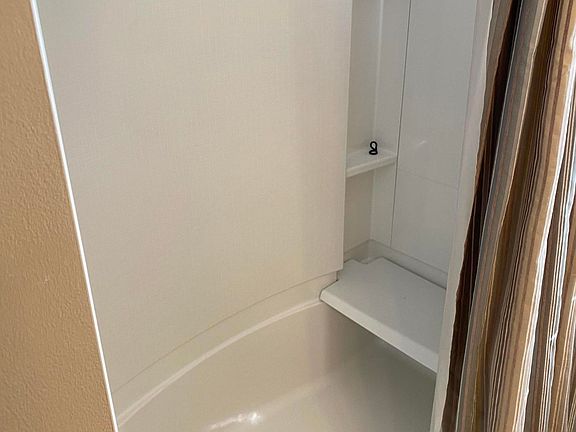 5th image of 2100 Bainbridge Dr