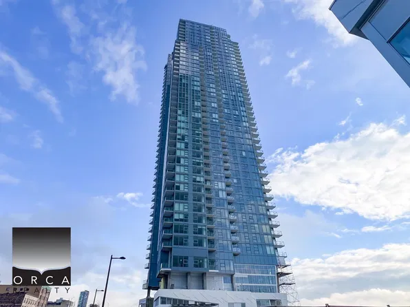 680 Quayside Dr #3302, New Westminster, BC V3M 6Z6