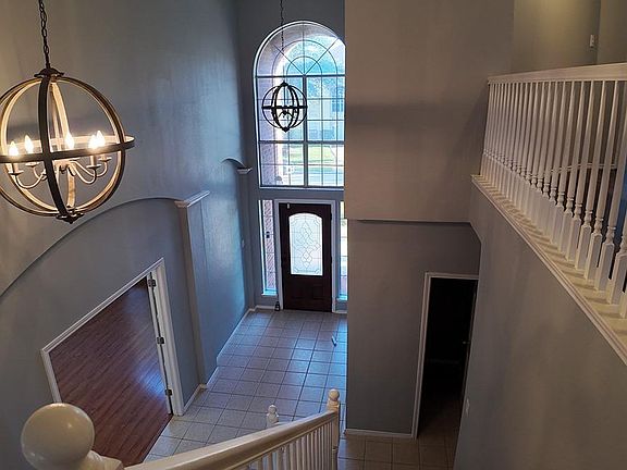2nd image of 1519 Yorkshire Dr