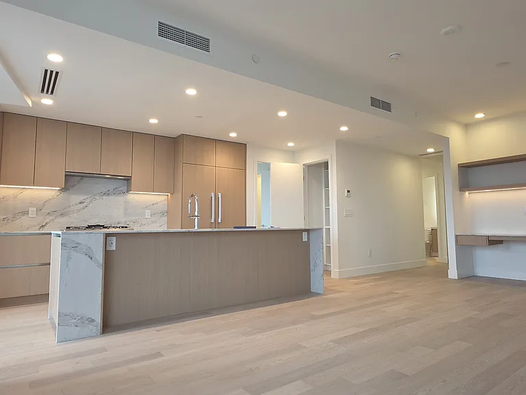 1475 Foster St #701 — Photo 25