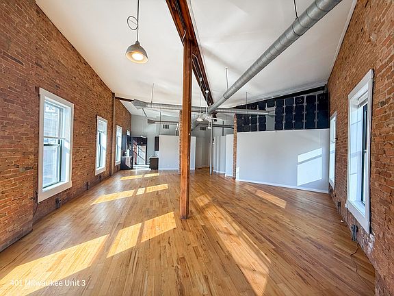 3rd image of 409 N Milwaukee Ave #4666994