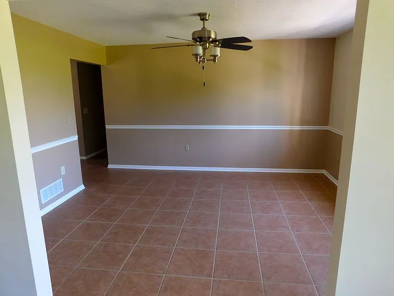 7608 Kyles Station Rd — Photo 36