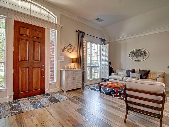 4th image of 2223 Dali Ln
