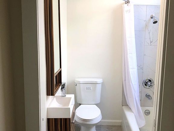 4th image of 1040 Howard St APT 2