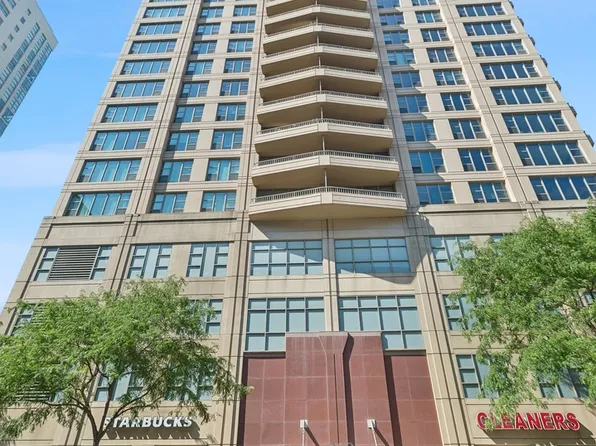 200 N Jefferson St APT 1307, Chicago, IL 60661