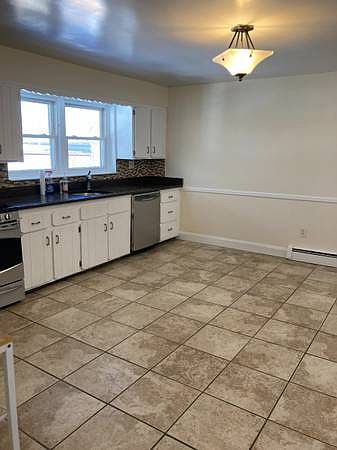 1st image of 149 Bennett Ave #1