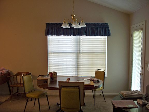 5th image of 105 Warner Dr