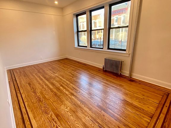 4th image of 24-24 42nd St