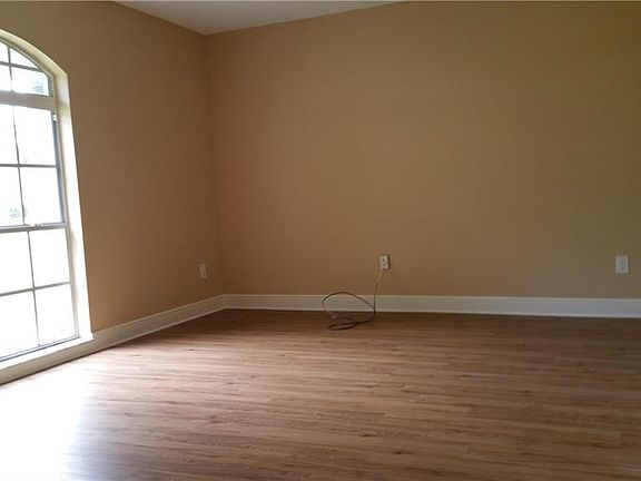 2nd image of 15916 Lake Orienta Ct