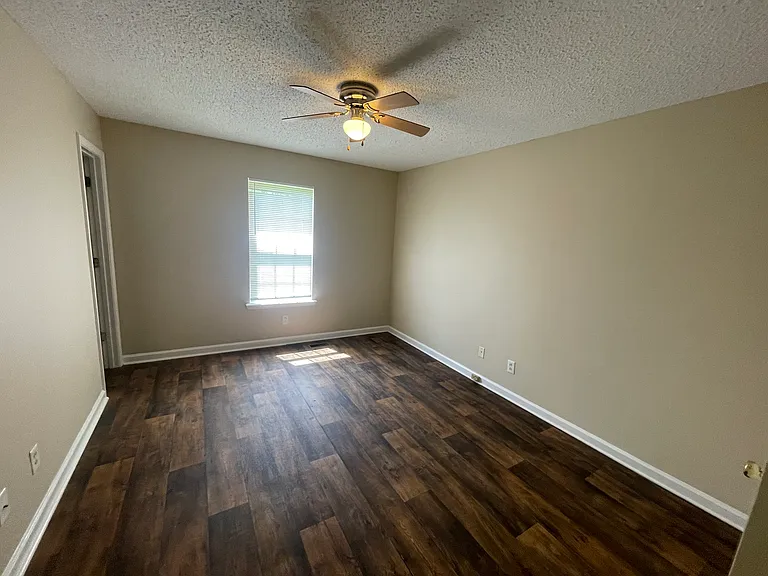 540 Indian Ave — Photo 9