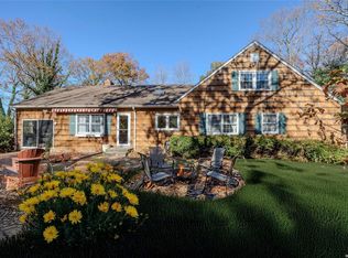 12 Woods Ct, Huntington, NY 11743