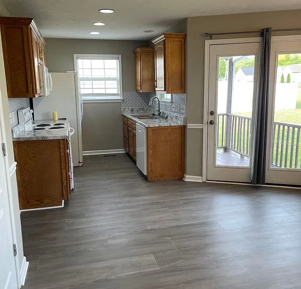 1604 Baucom Dr — Photo 20