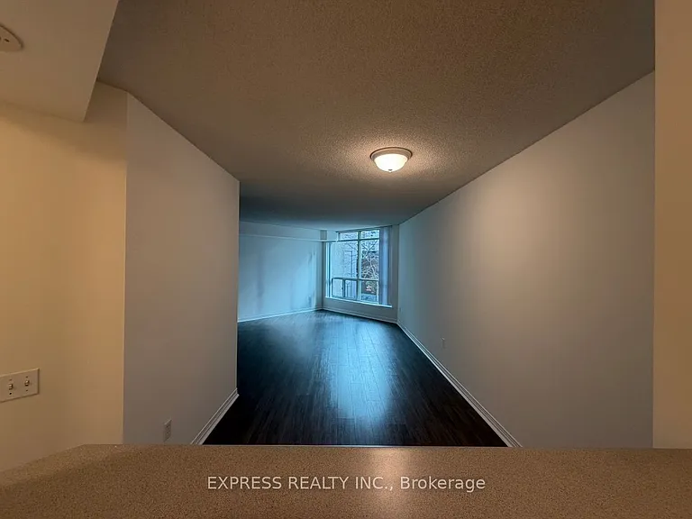 942 Yonge St #207 — Photo 3