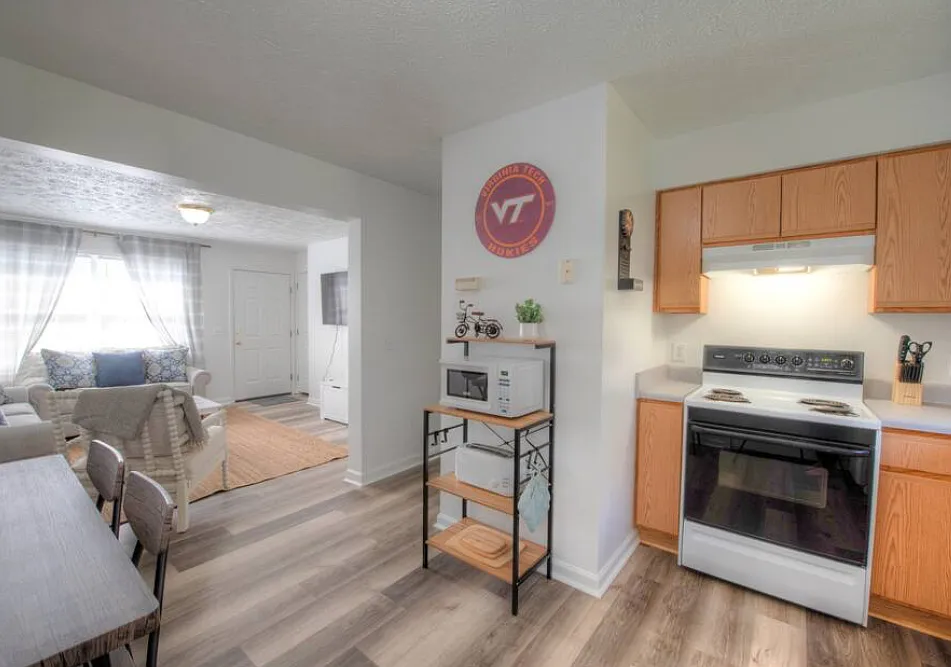 4 bed, 1800 sqft, $3,000 — Photo 2