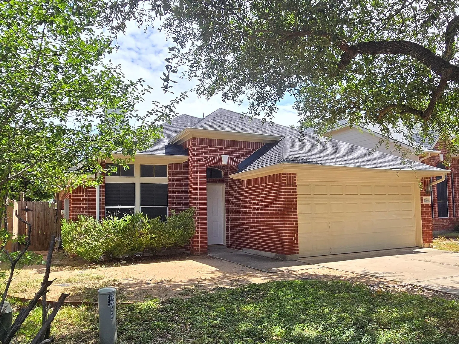 3 bed, 2.0 bath, 1665 sqft, $2,100 — Photo 1