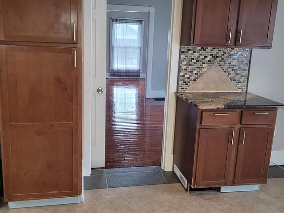 2nd image of 931 Watervliet Ave