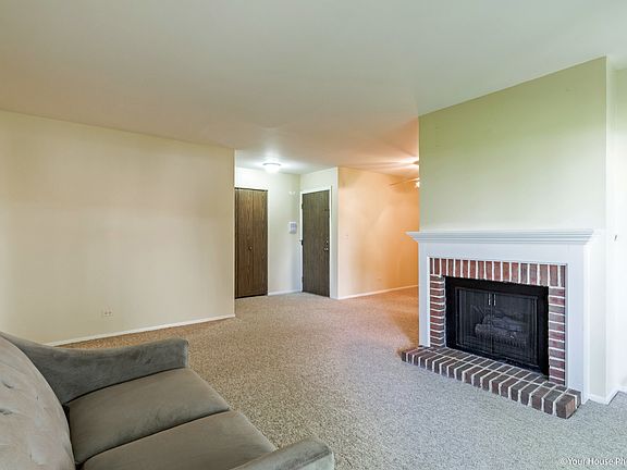 3rd image of 402 Sandalwood Ln APT D1