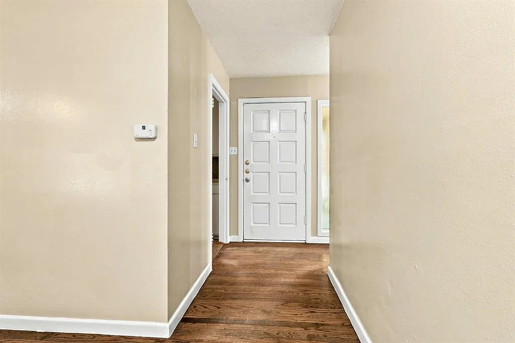 3 bed, 2.0 bath, 1340 sqft, $1,900 — Photo 4