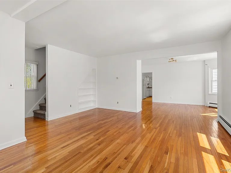 217 Greeley Ave — Photo 4