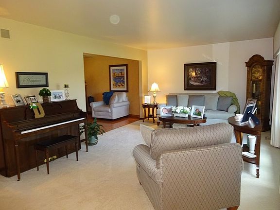 4th image of 16519 Evergreen Dr