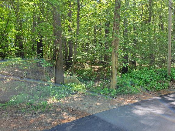 3rd image of 5 Daniels Rd