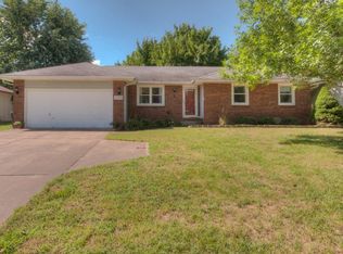 3140 W Village Ln, Springfield, MO 65807