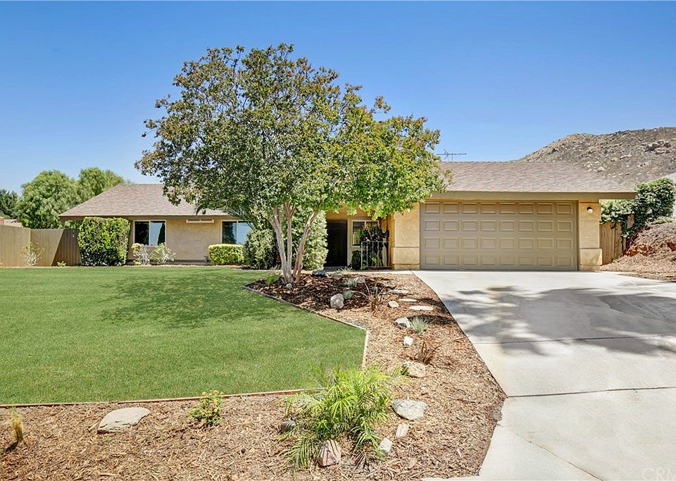 1st image of 25304 Jaclyn Ave