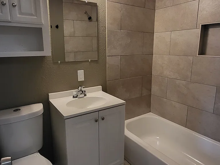 9605 Grady Ln — Photo 4