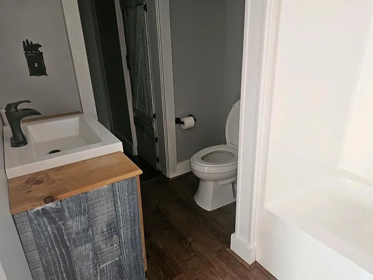 388 S Jones St — Photo 8