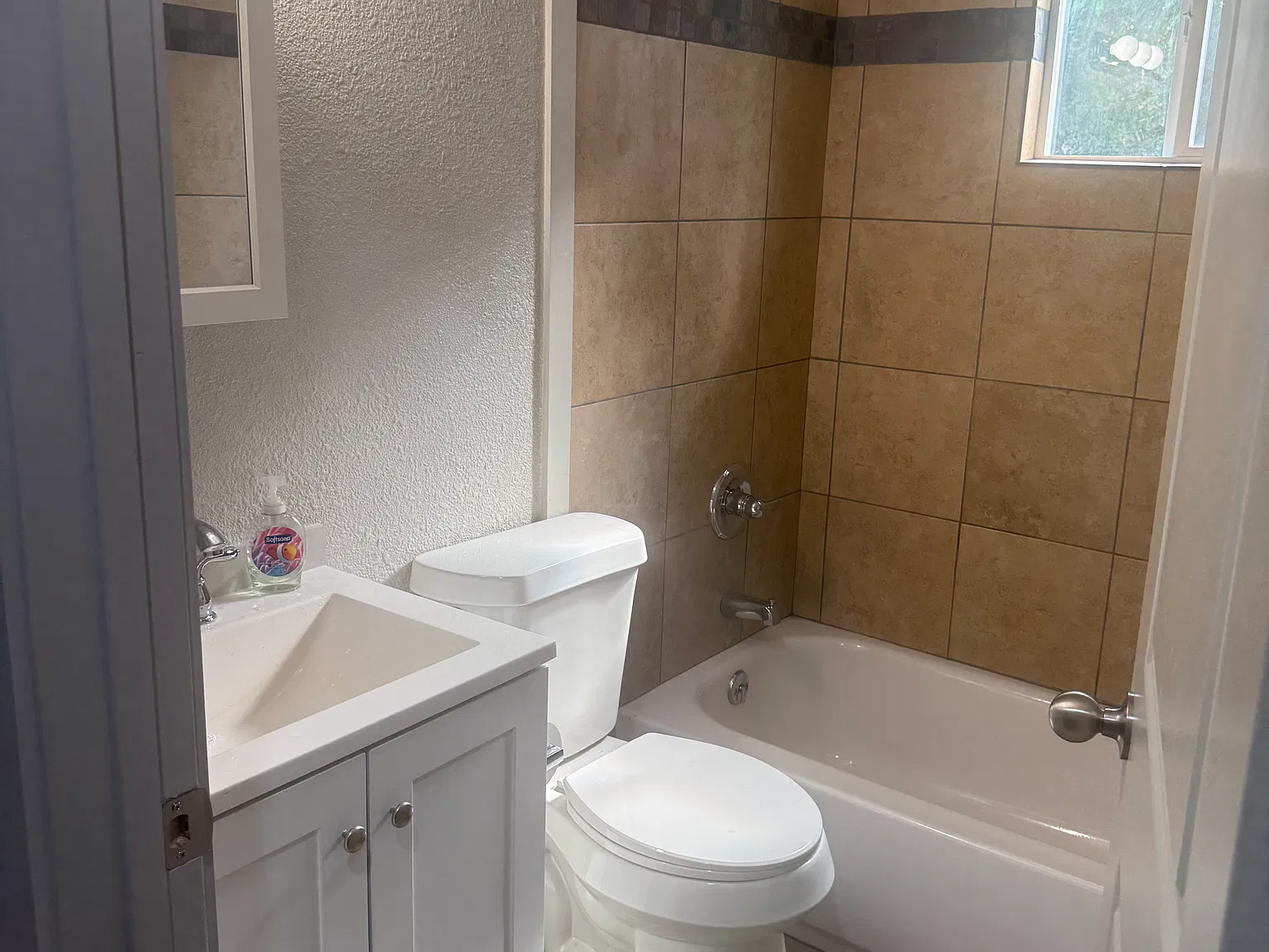 3 bed, 744 sqft, $1,329 — Photo 4