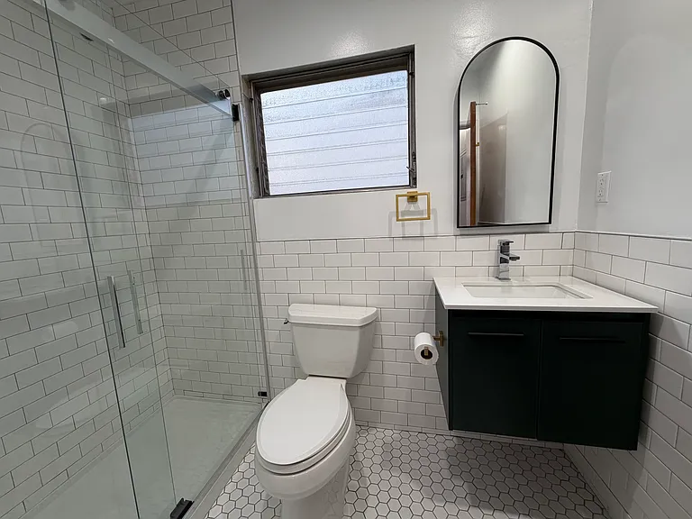 1926 N Vista Del Mar Ave #1 — Photo 3