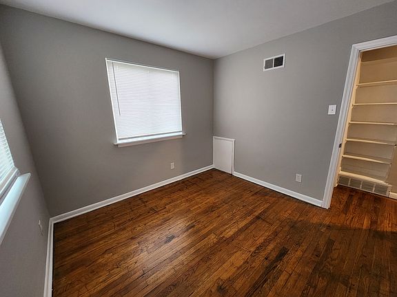 3rd image of 2048 Grasmere Ave