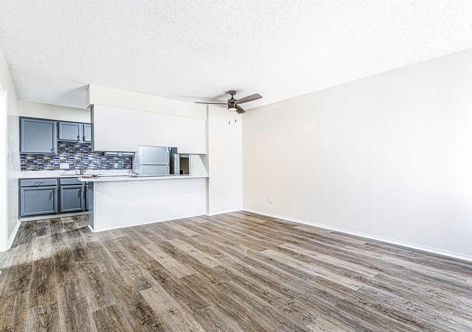 914 NE Tortoise Dr — Photo 2