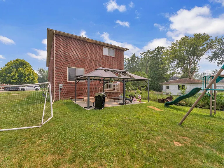 5977 Nightingale St — Photo 31