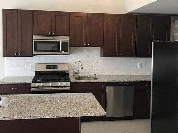 4th image of 328 Winfield Ave