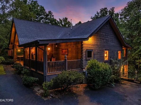 2670 Cedar Falls Way, Sevierville, TN 37862