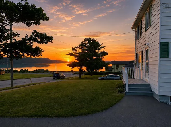 14 Maclaughlin Dr, Pt Hawkesbury, NS B9A 2E6
